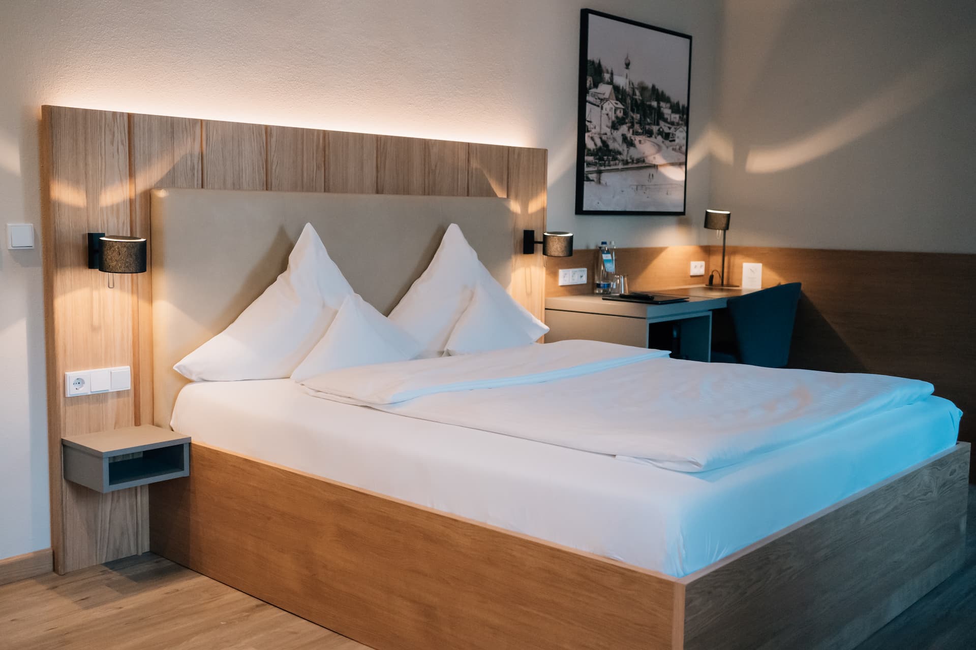 Ein Standard Hotelzimmer im Klostermaier Icking - Bett